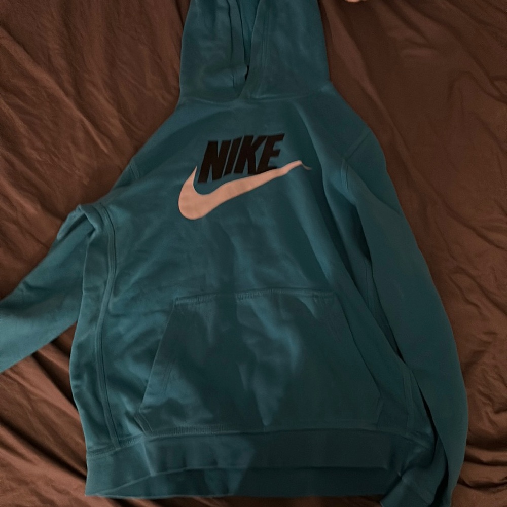 light blue nike sweatshirt